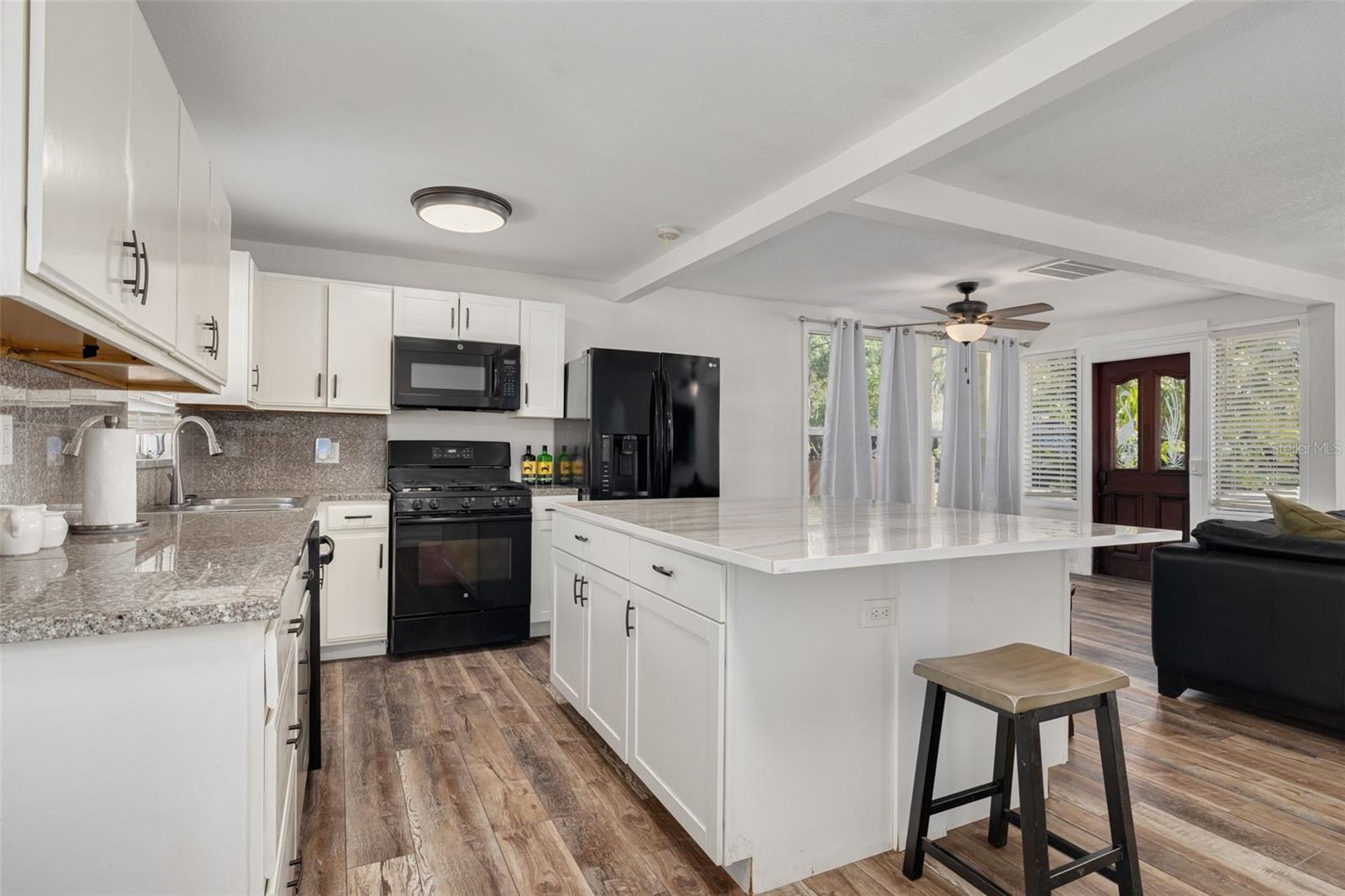 Image 14 of 59 For 200 Broadway