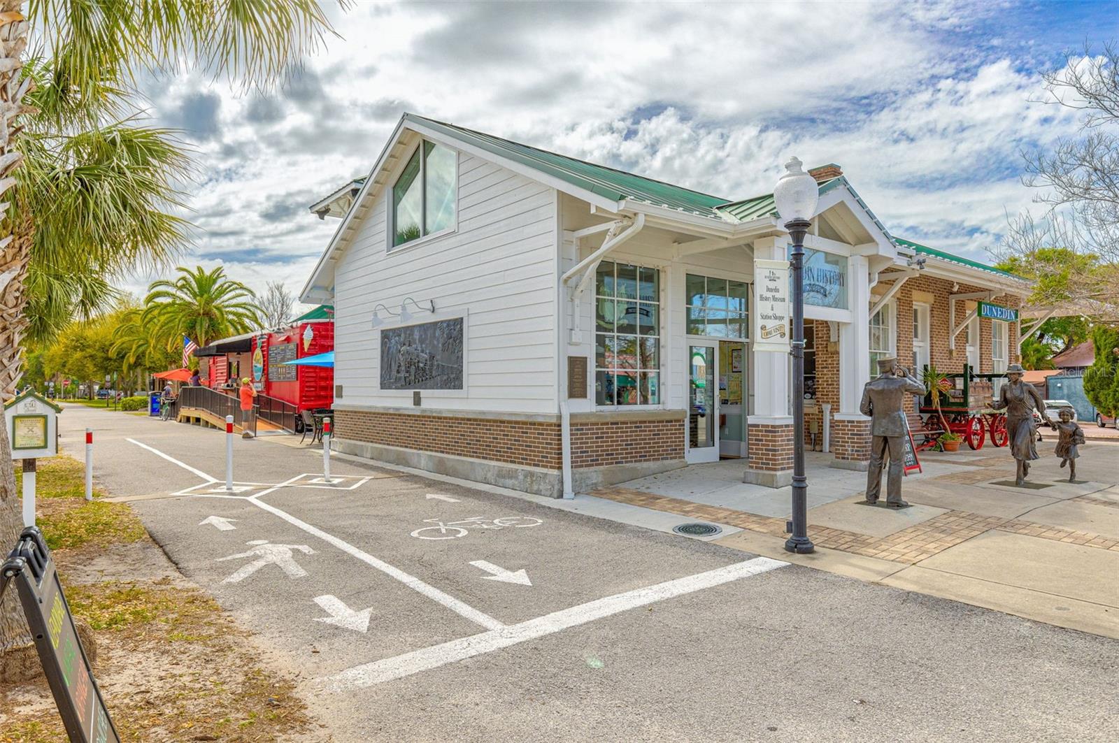 Image 42 of 59 For 200 Broadway