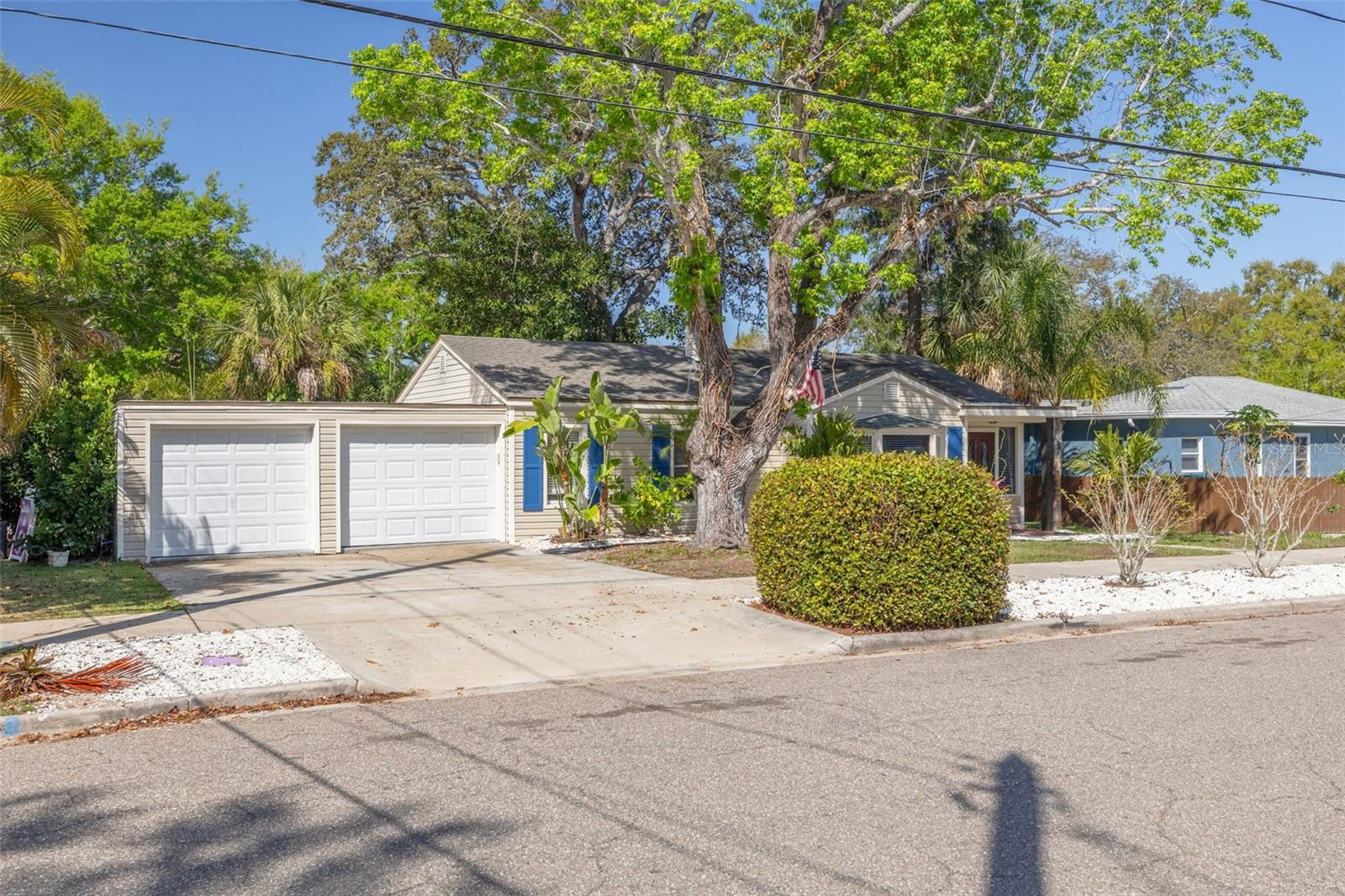 Image 6 of 59 For 200 Broadway