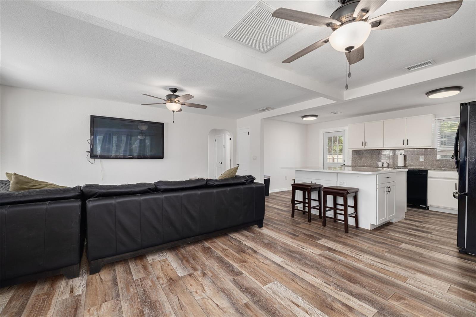 Image 8 of 59 For 200 Broadway