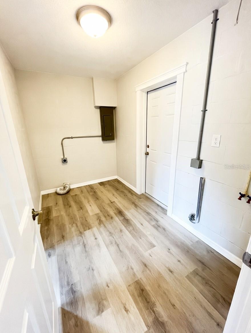 Image 20 of 28 For 2865 Barton Place