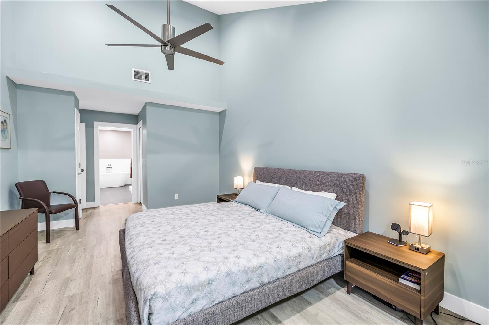 Image 19 of 35 For 355 Red Cedar Court Ne