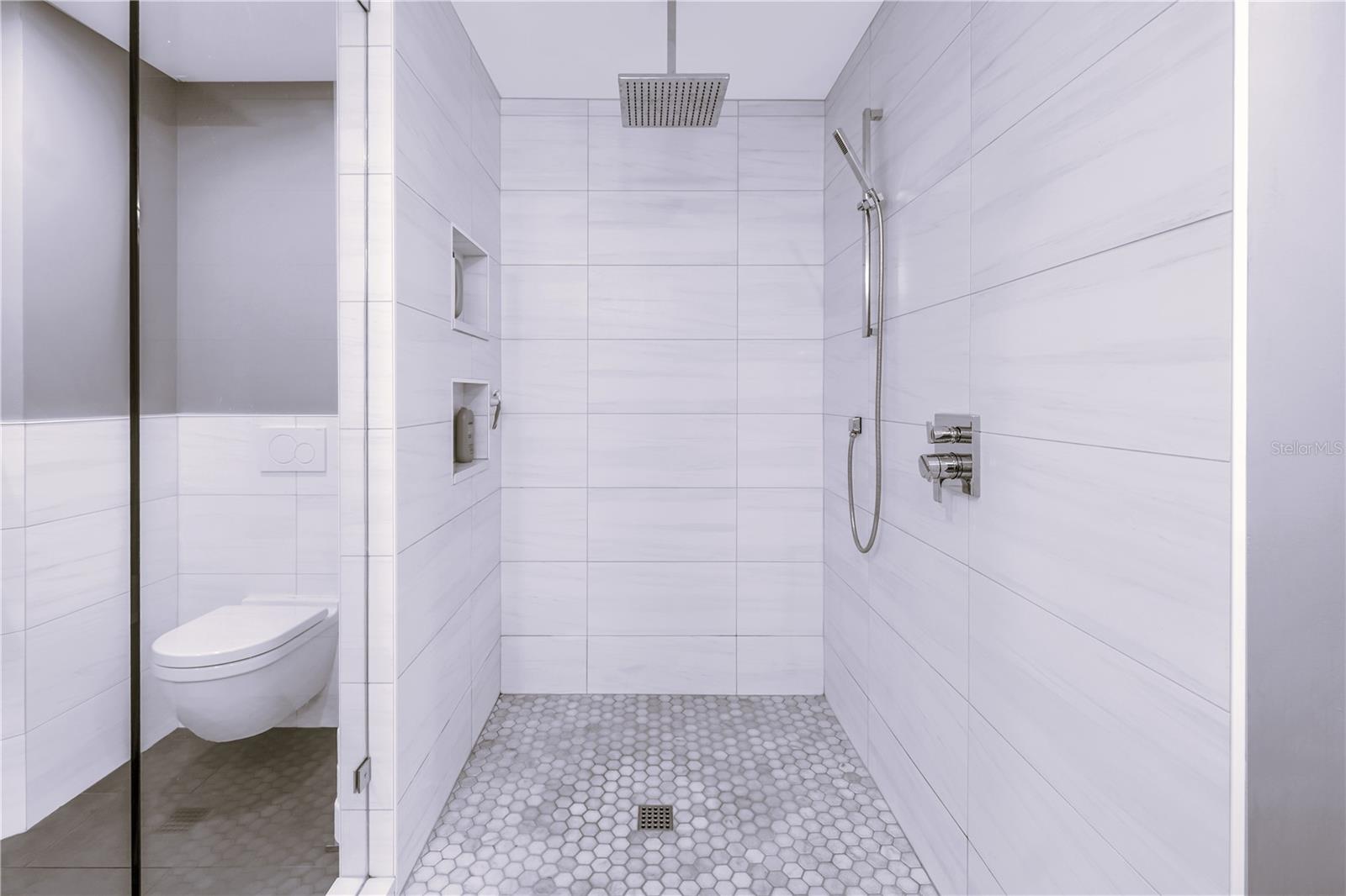 Image 21 of 35 For 355 Red Cedar Court Ne