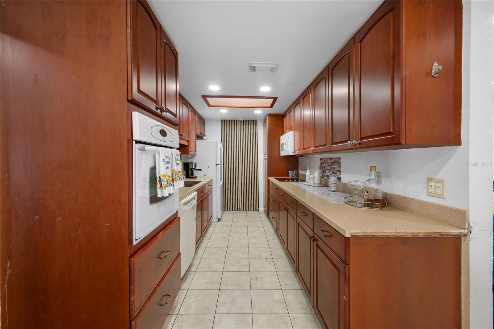 Image 17 of 84 For 7607 Hanna Avenue