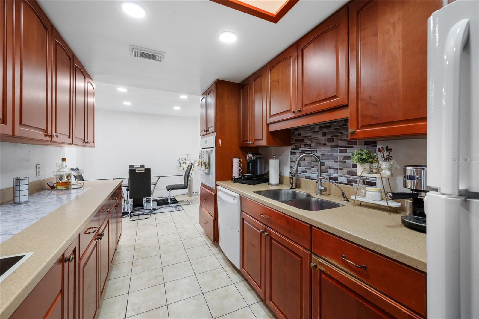 Image 20 of 84 For 7607 Hanna Avenue