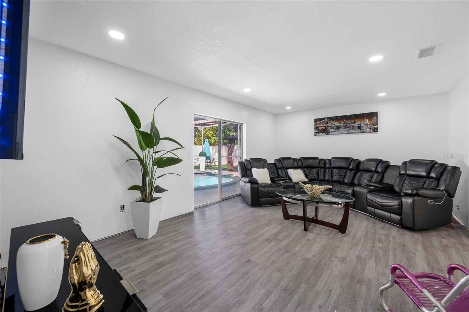 Image 21 of 84 For 7607 Hanna Avenue