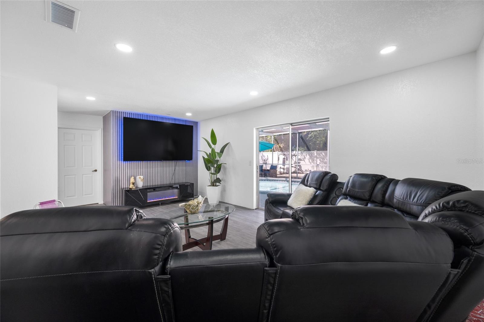 Image 22 of 84 For 7607 Hanna Avenue