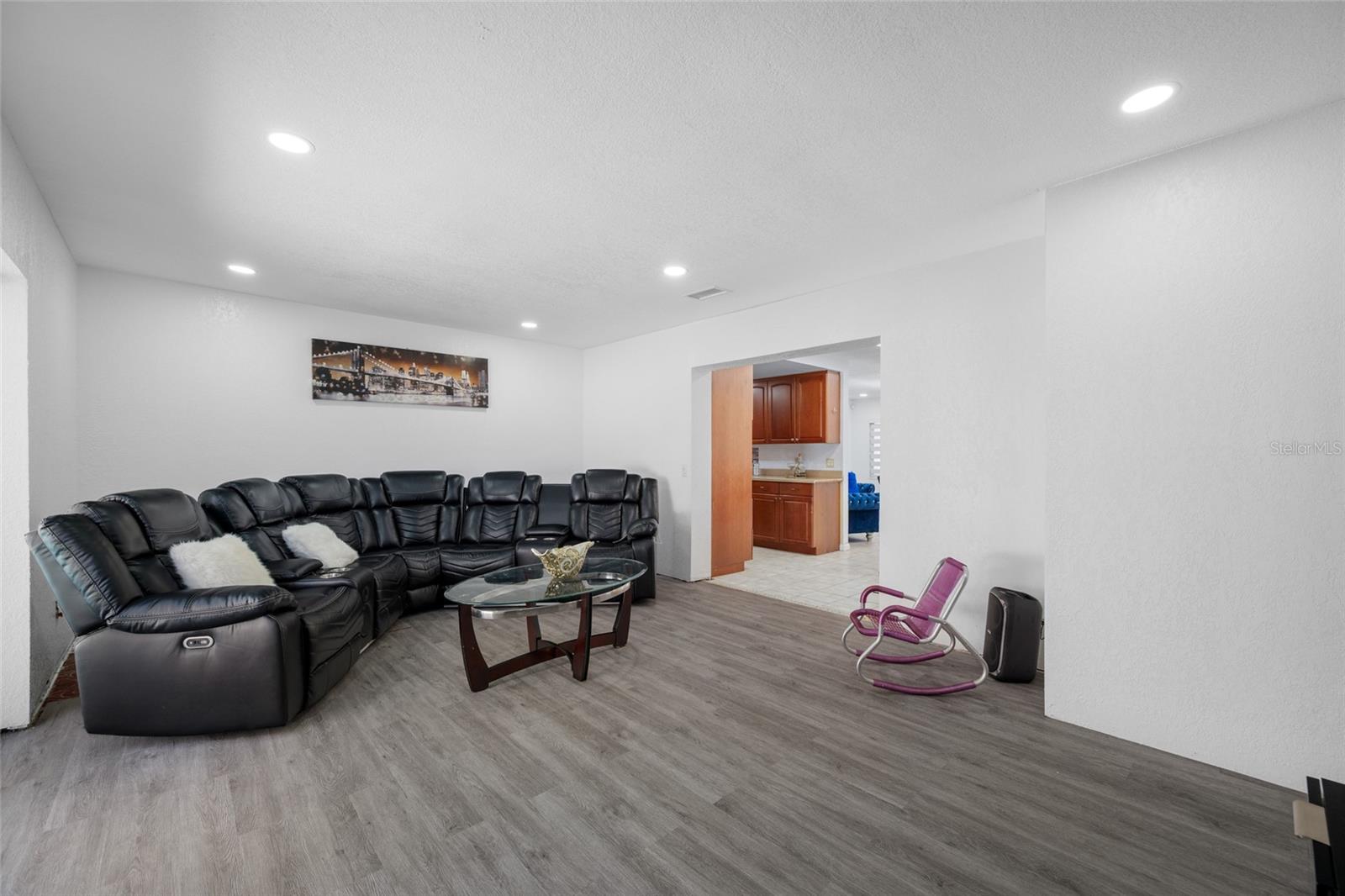 Image 24 of 84 For 7607 Hanna Avenue