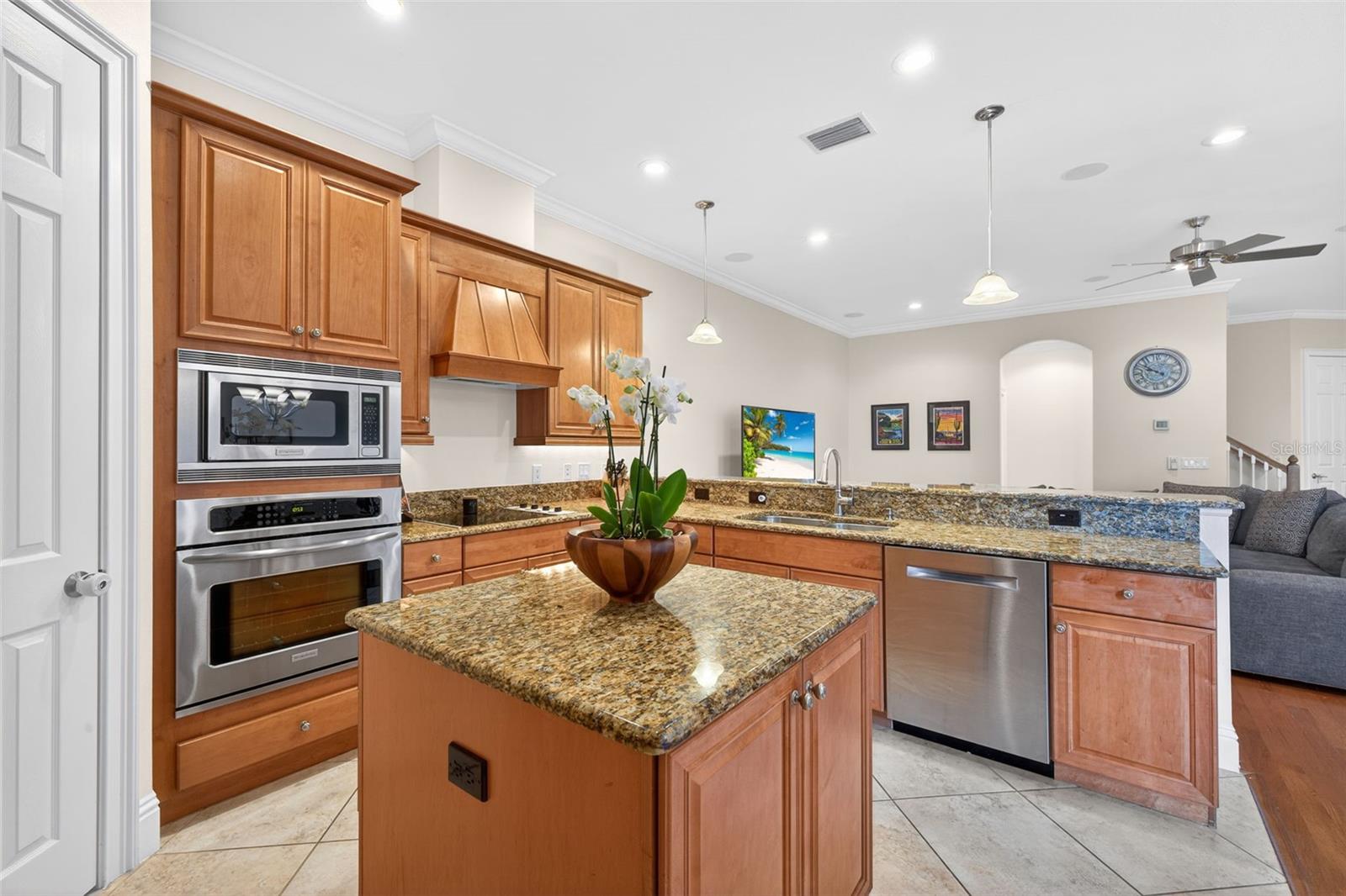 Image 11 of 33 For 3406 Granada Street 2