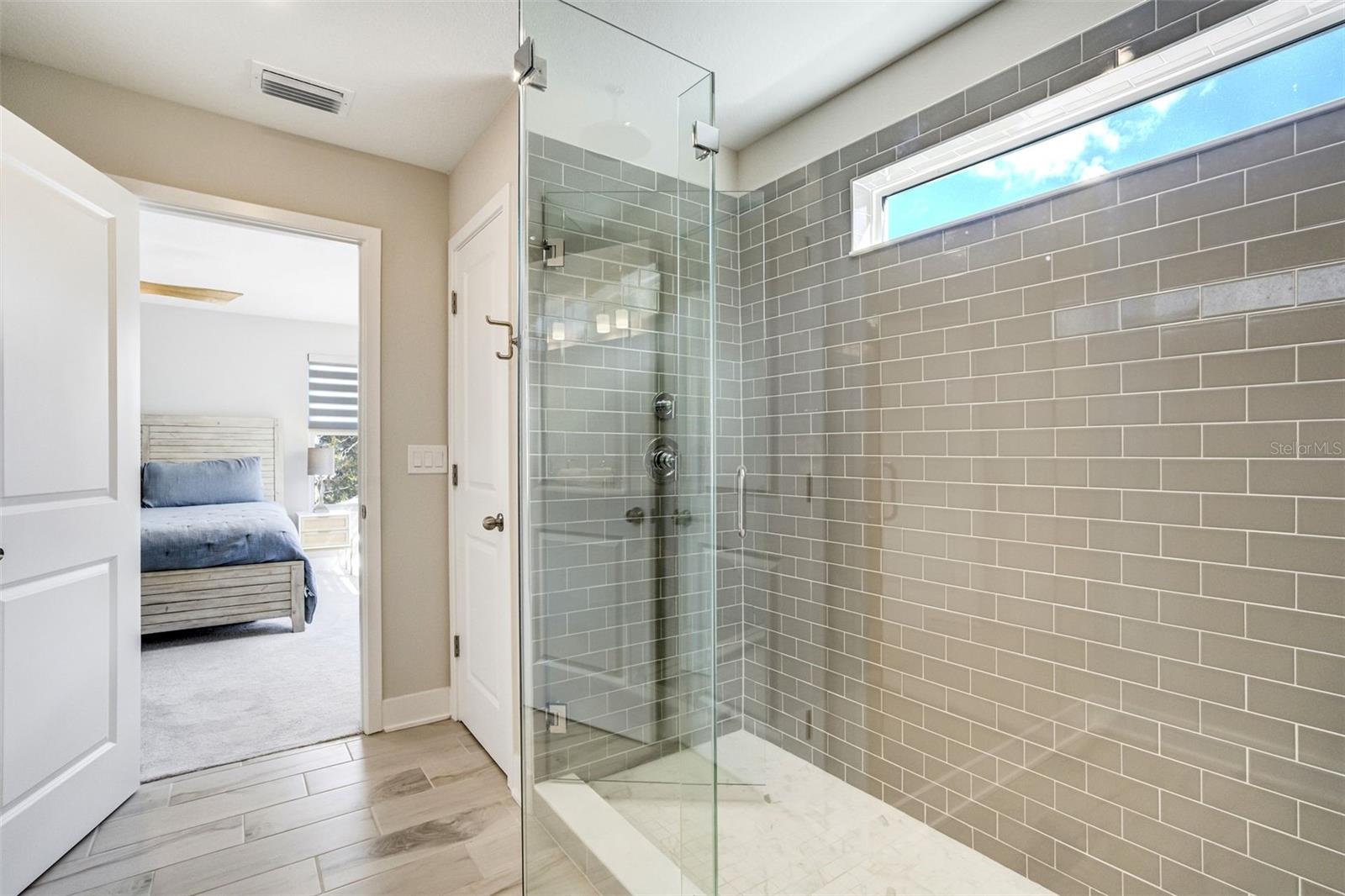 Image 18 of 29 For 2716 13th Avenue N