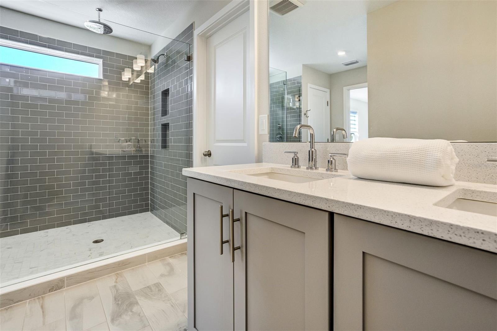 Image 19 of 29 For 2716 13th Avenue N