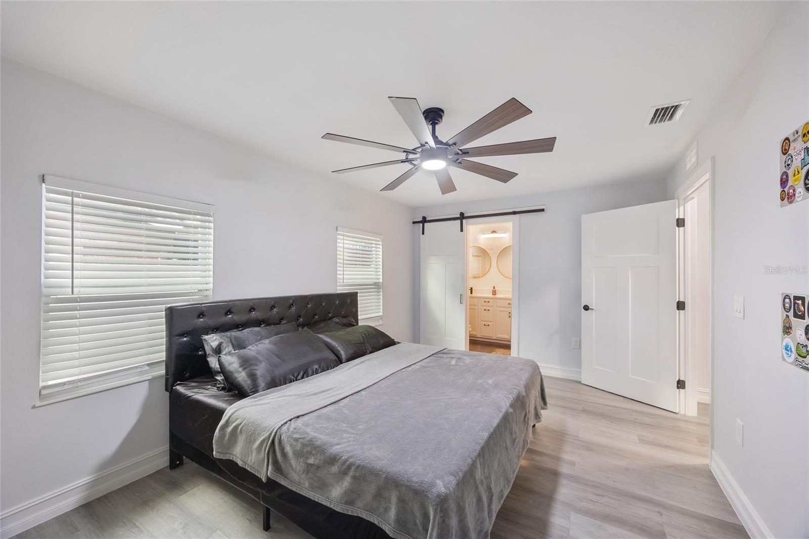 Image 13 of 31 For 914 North Bay Street