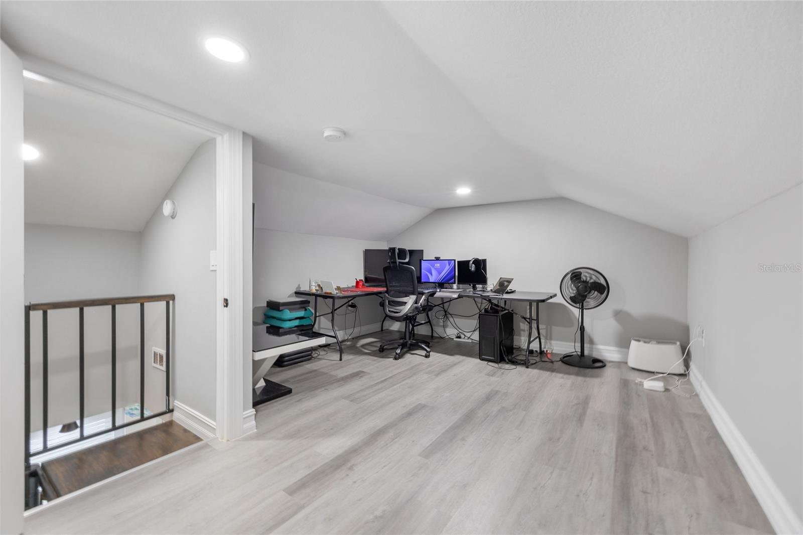 Image 20 of 31 For 914 North Bay Street