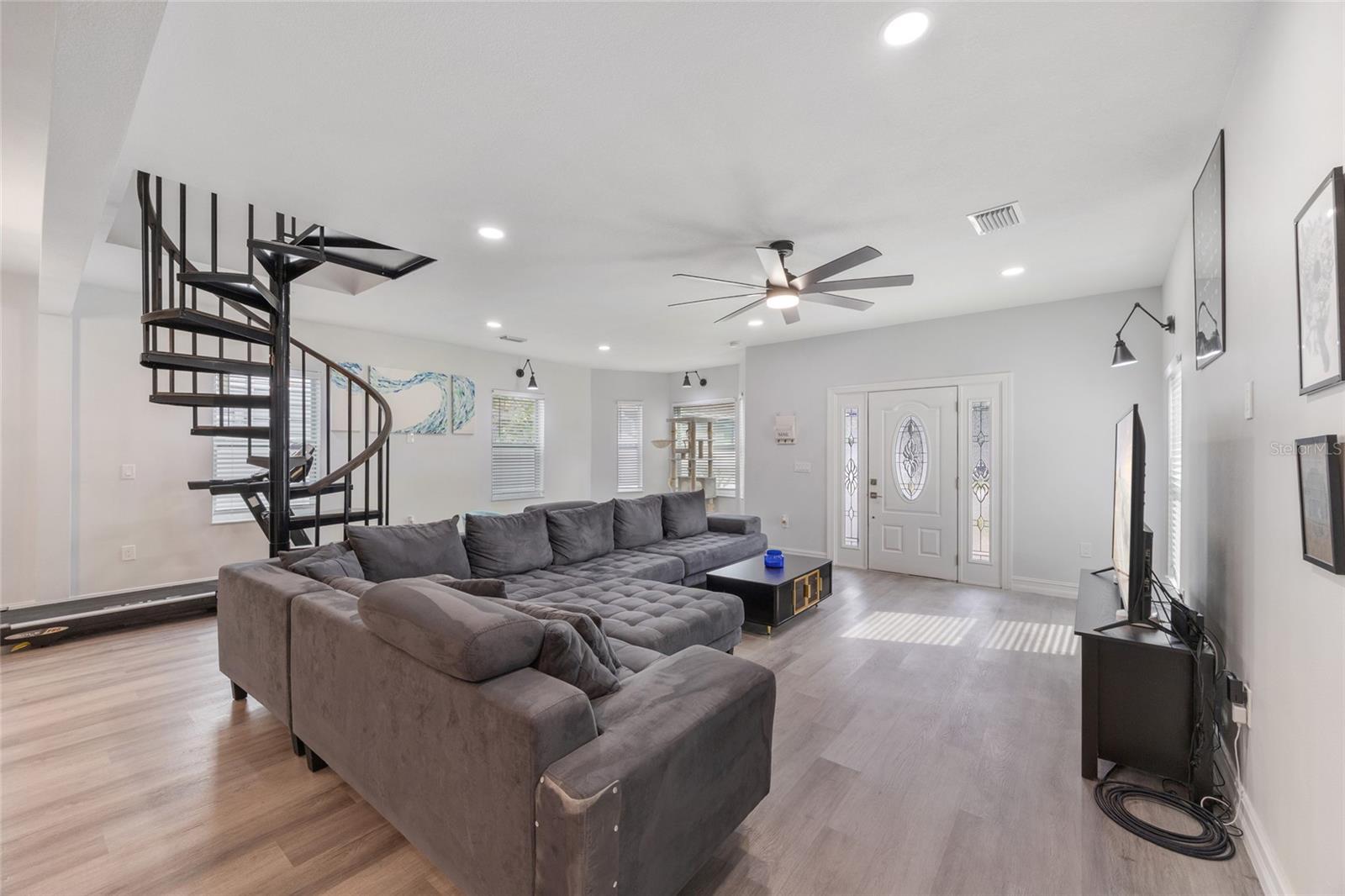 Image 5 of 31 For 914 North Bay Street