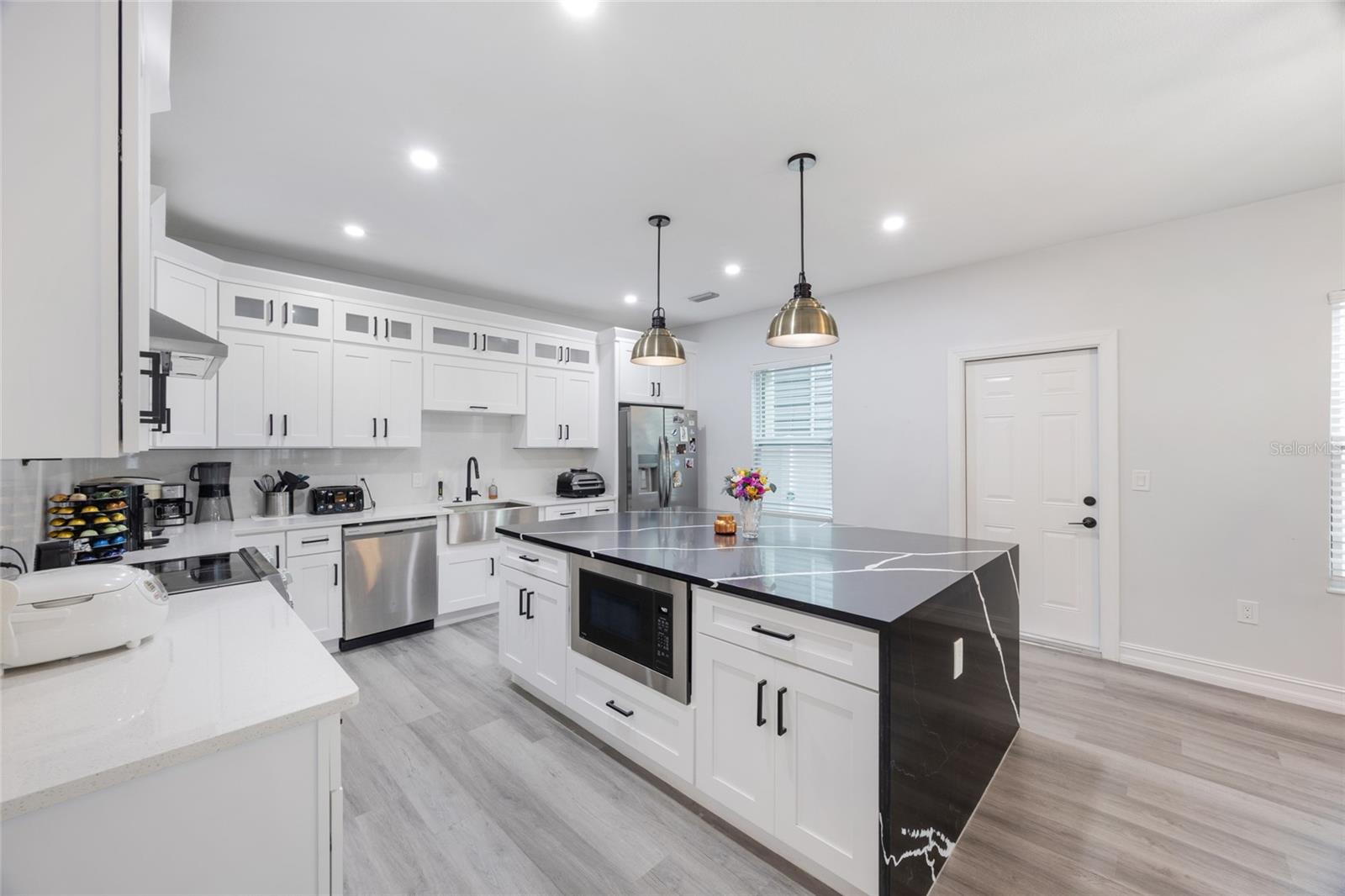 Image 8 of 31 For 914 North Bay Street