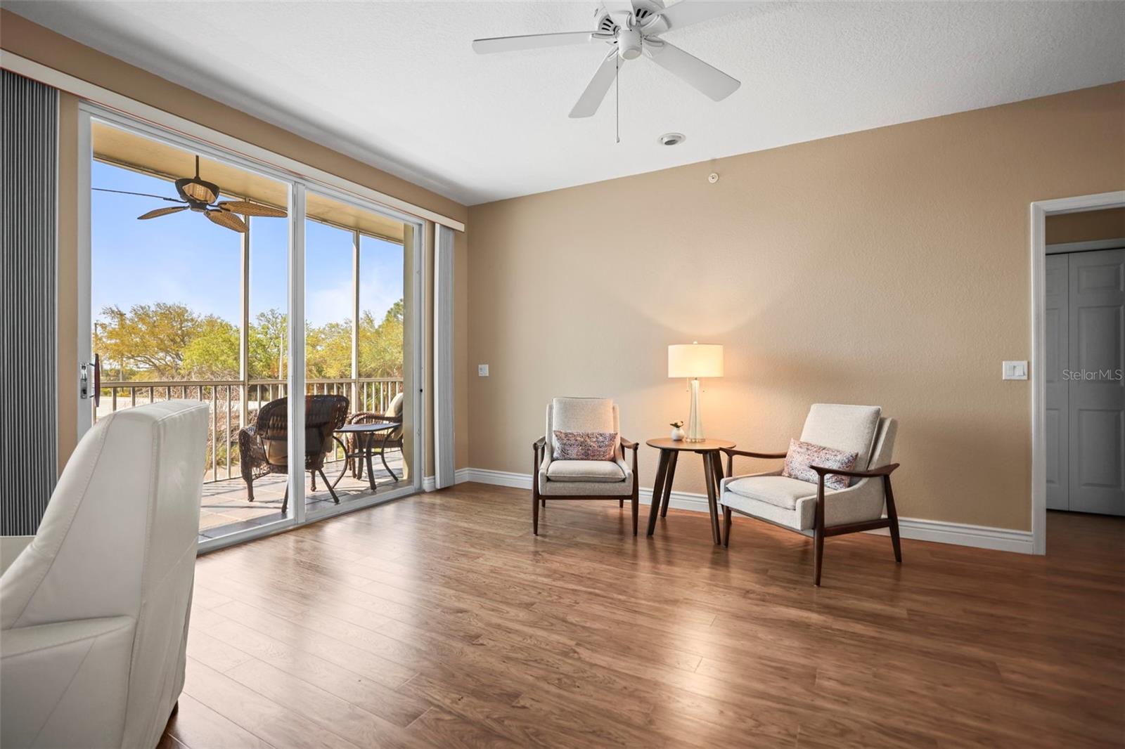 Image 10 of 55 For 5 Island Park Place 206