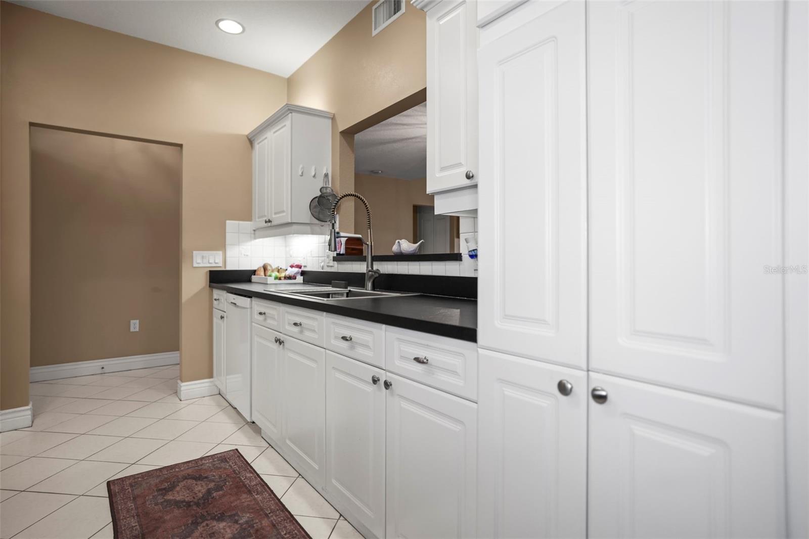 Image 13 of 55 For 5 Island Park Place 206