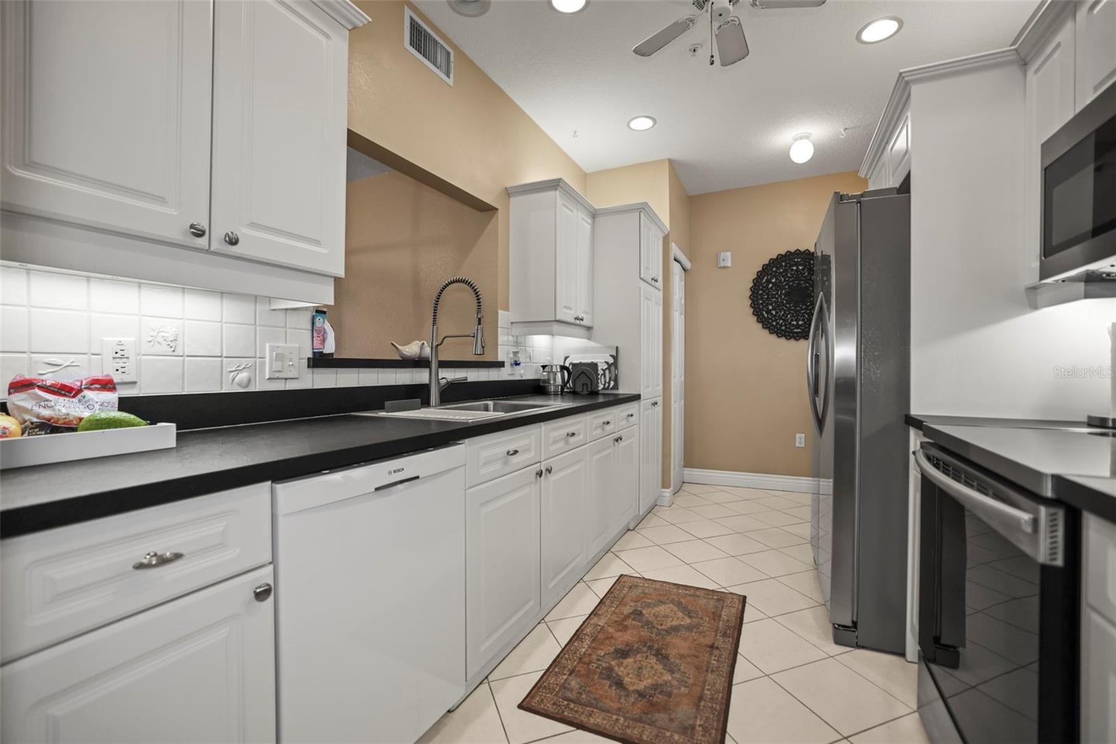 Image 14 of 55 For 5 Island Park Place 206