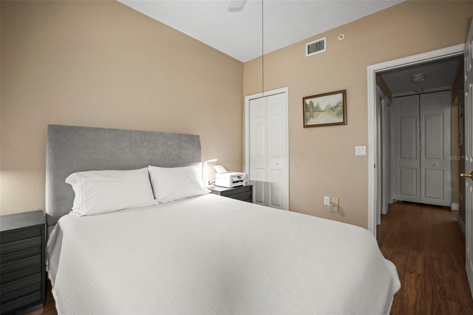 Image 23 of 55 For 5 Island Park Place 206