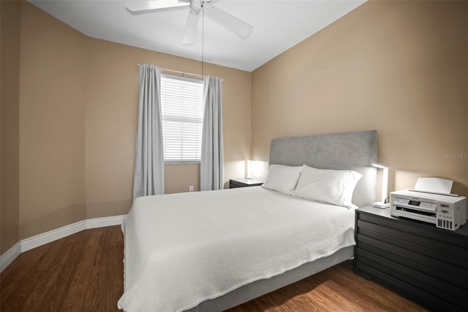 Image 24 of 55 For 5 Island Park Place 206