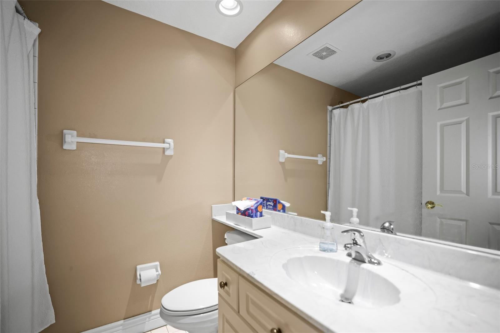 Image 26 of 55 For 5 Island Park Place 206