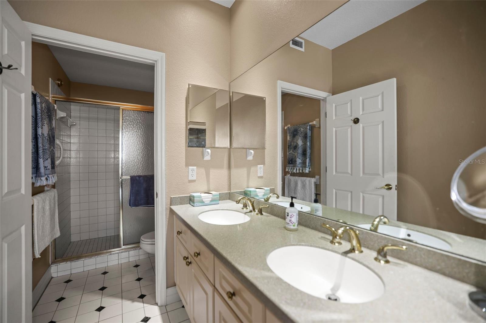 Image 28 of 55 For 5 Island Park Place 206