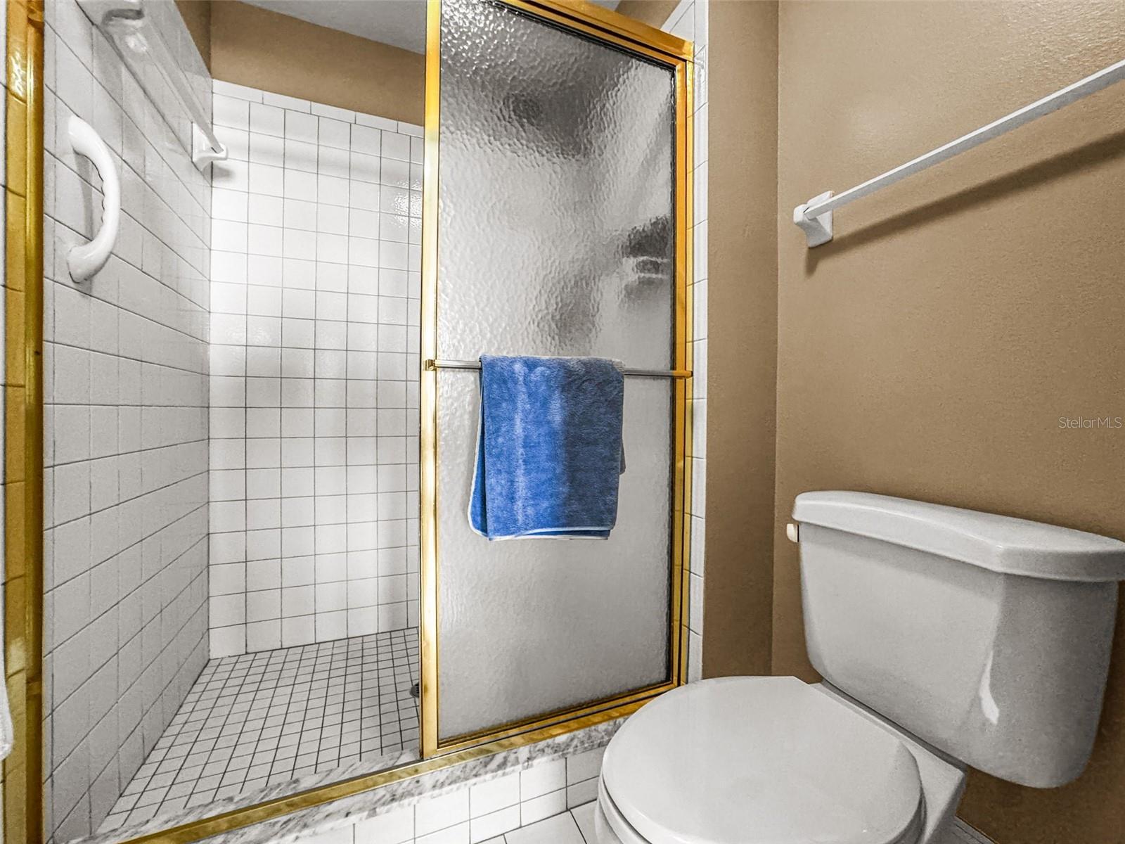 Image 30 of 55 For 5 Island Park Place 206