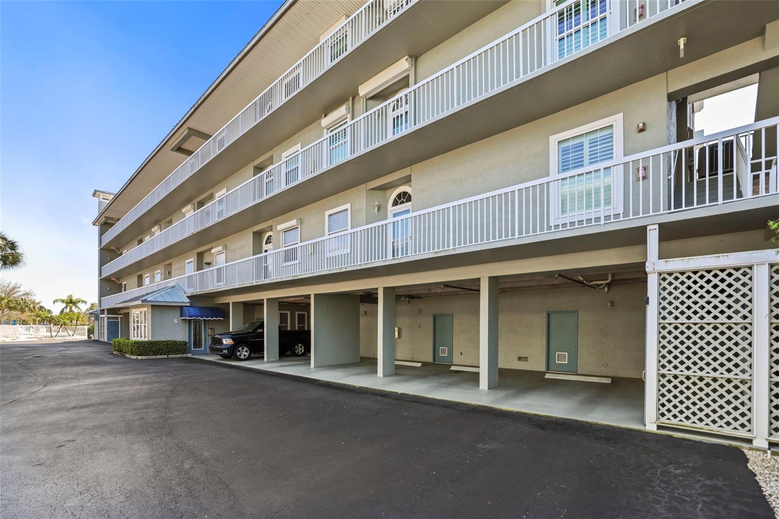 Image 37 of 55 For 5 Island Park Place 206