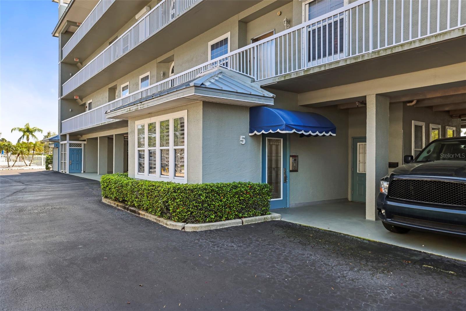 Image 38 of 55 For 5 Island Park Place 206