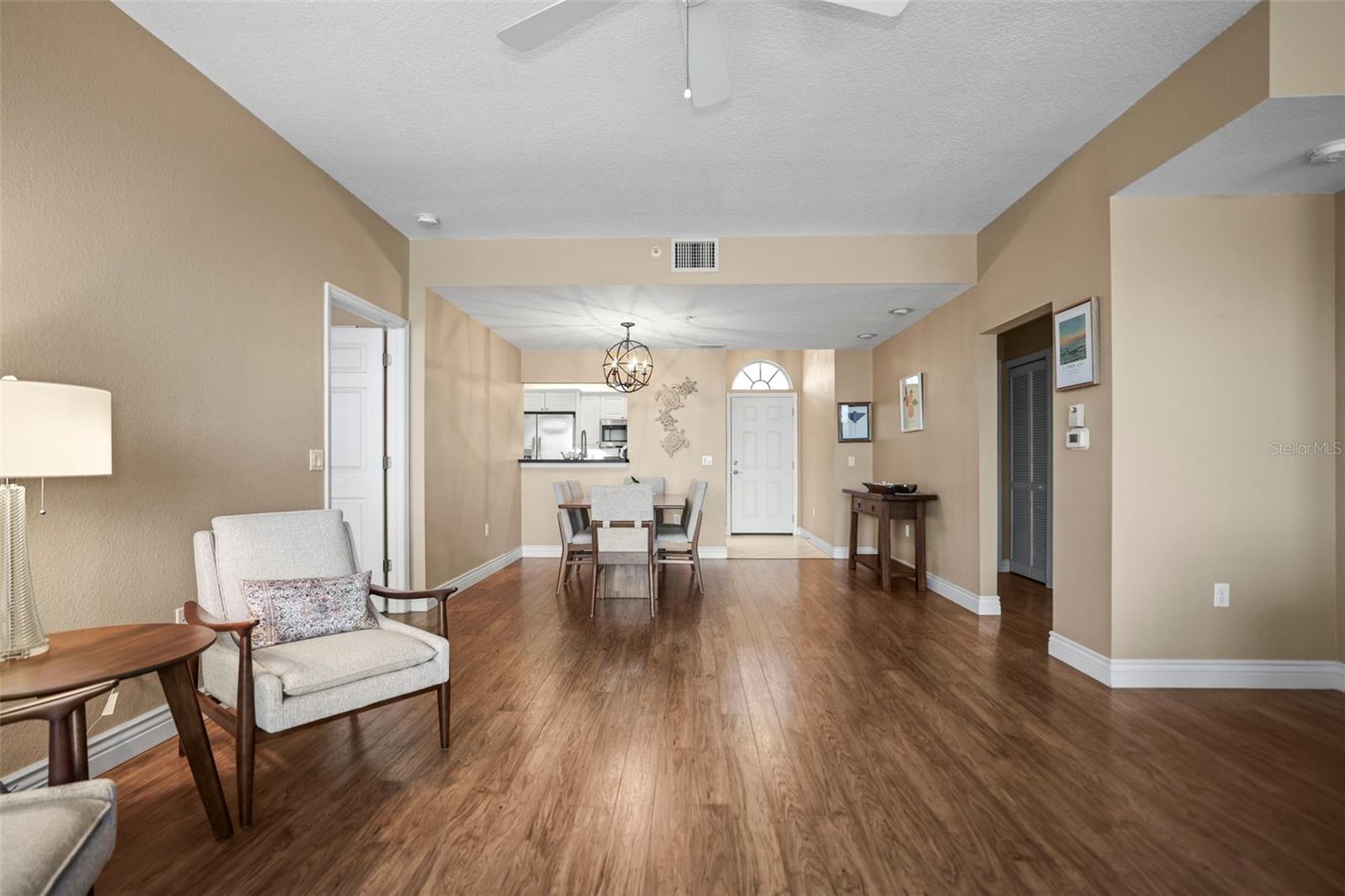 Image 5 of 55 For 5 Island Park Place 206