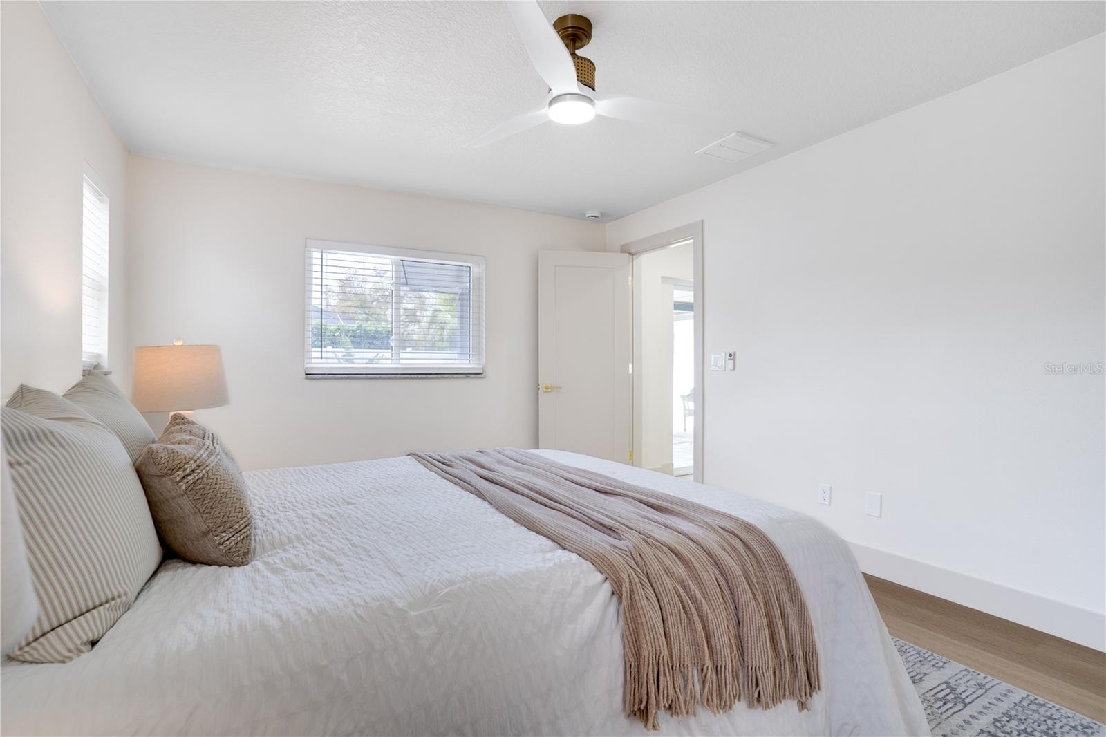 Image 18 of 59 For 13956 80th Avenue