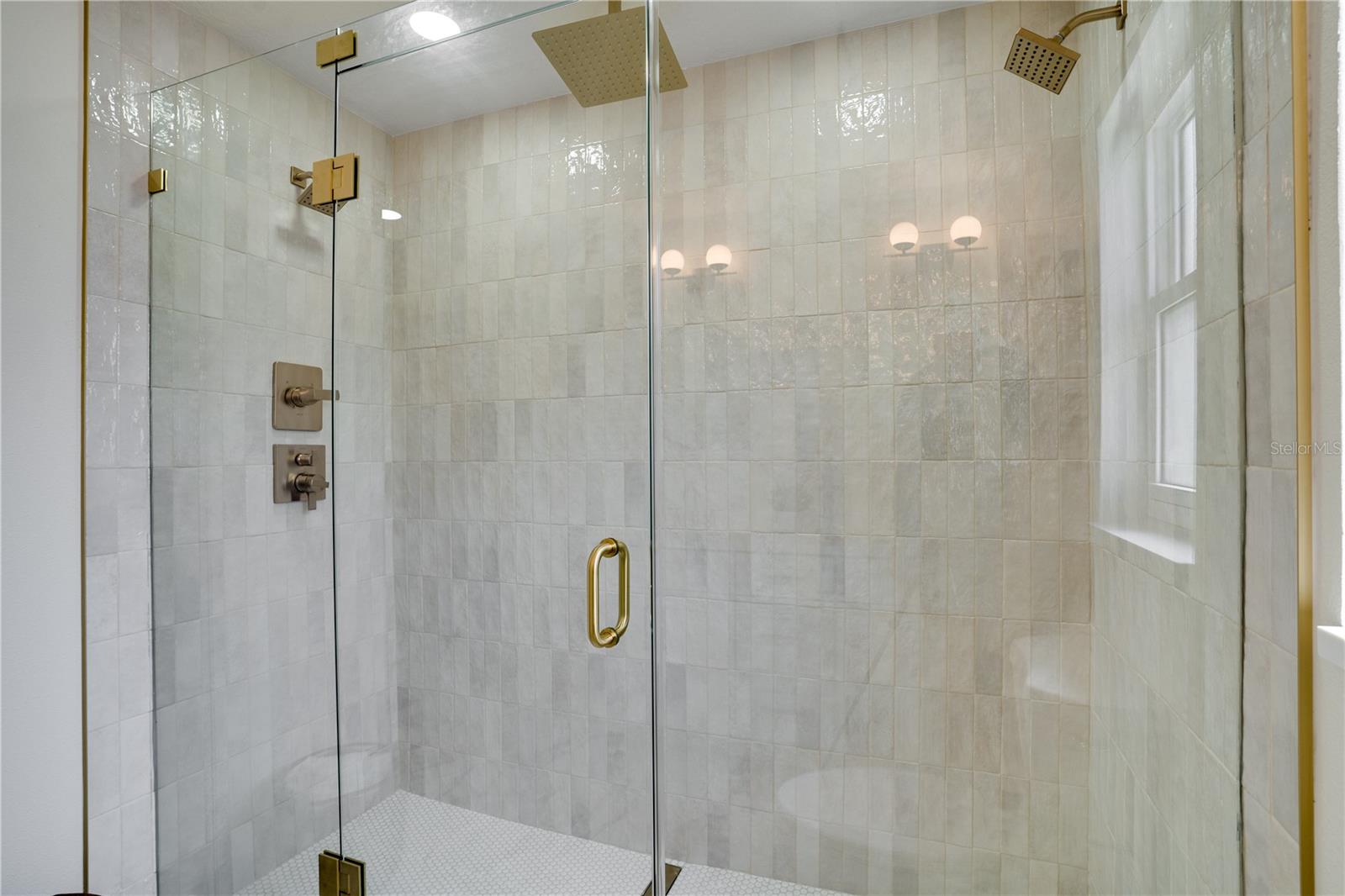 Image 21 of 59 For 13956 80th Avenue