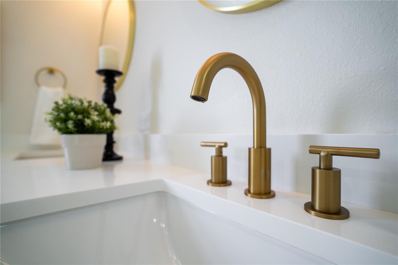 Image 22 of 59 For 13956 80th Avenue