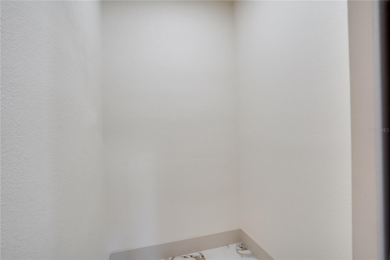 Image 24 of 59 For 13956 80th Avenue