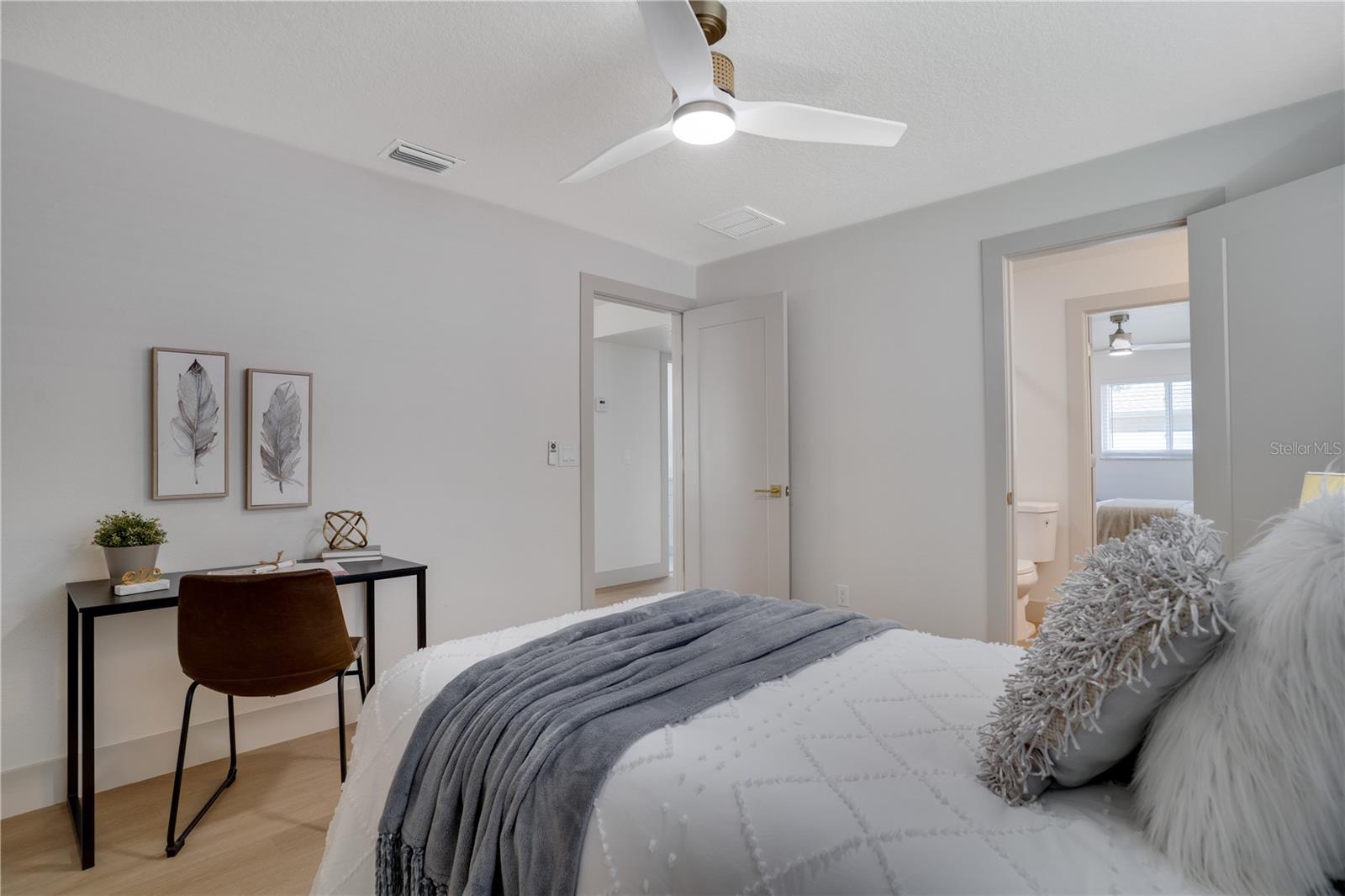 Image 26 of 59 For 13956 80th Avenue