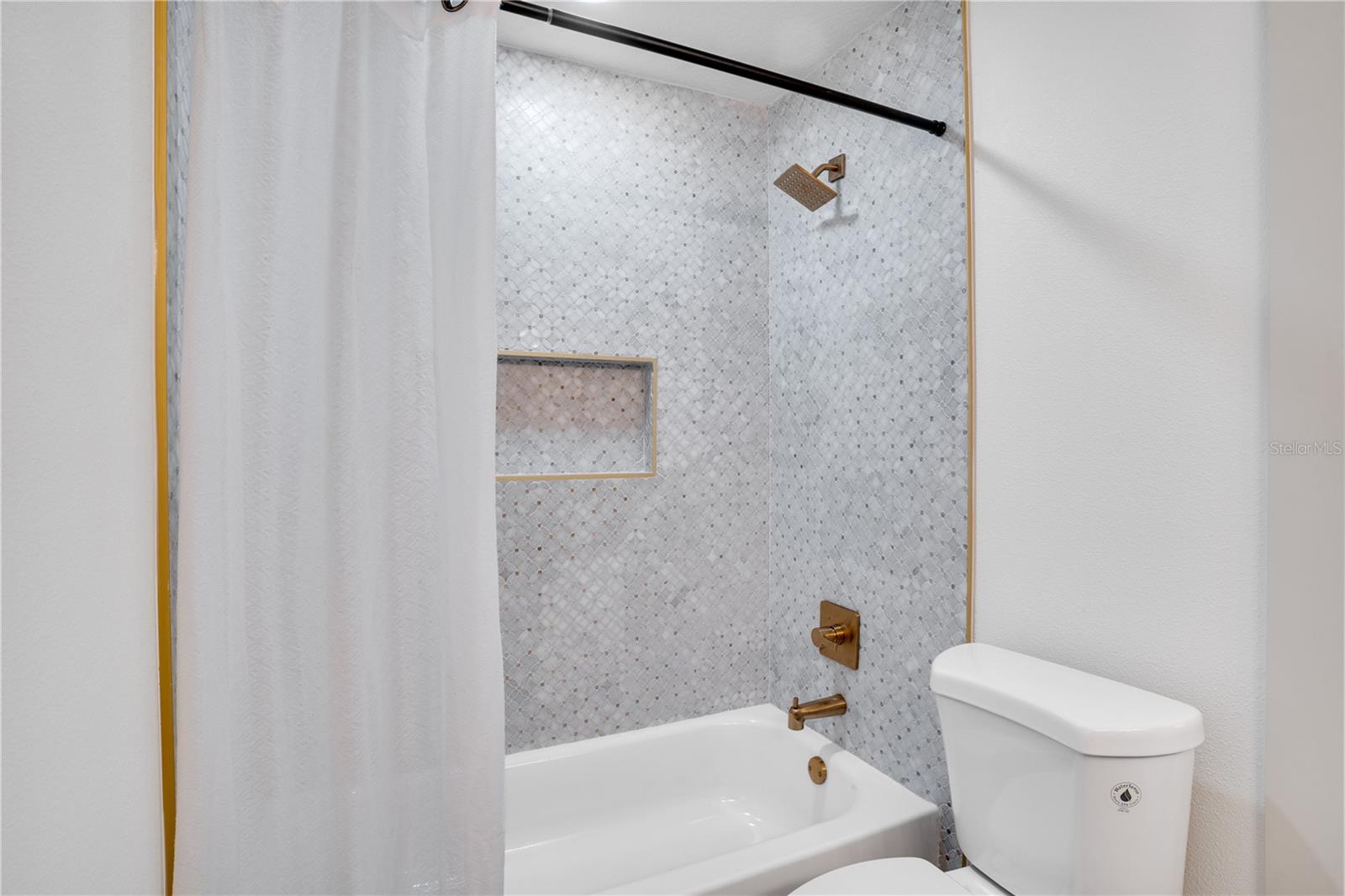 Image 28 of 59 For 13956 80th Avenue