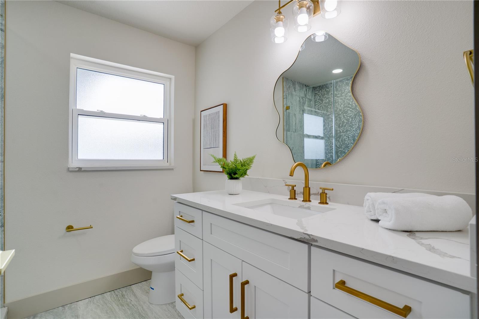 Image 35 of 59 For 13956 80th Avenue