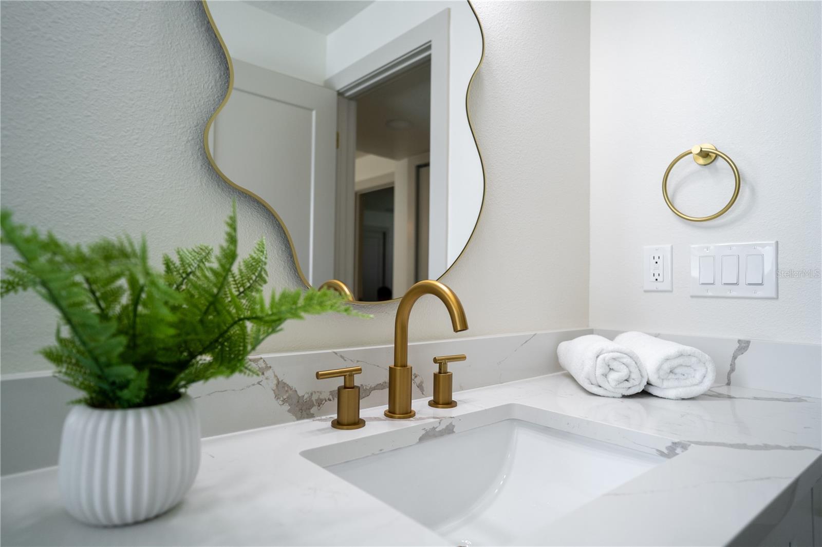 Image 36 of 59 For 13956 80th Avenue