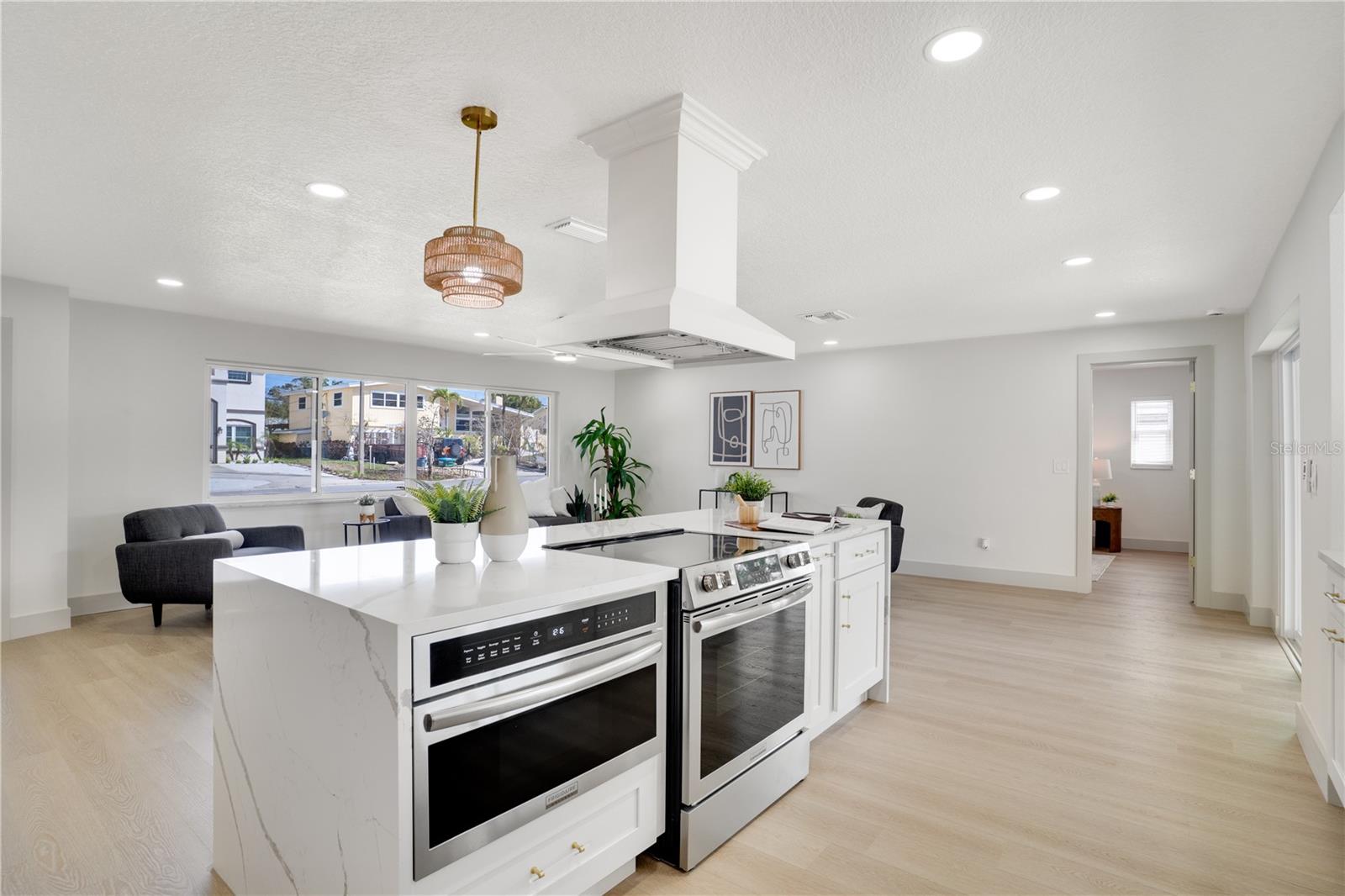 Image 9 of 59 For 13956 80th Avenue