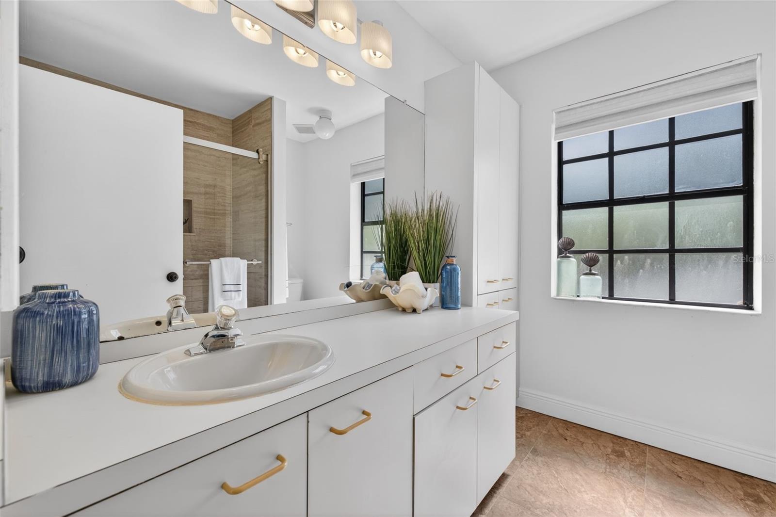 Image 27 of 46 For 713 Caya Costa Court Ne