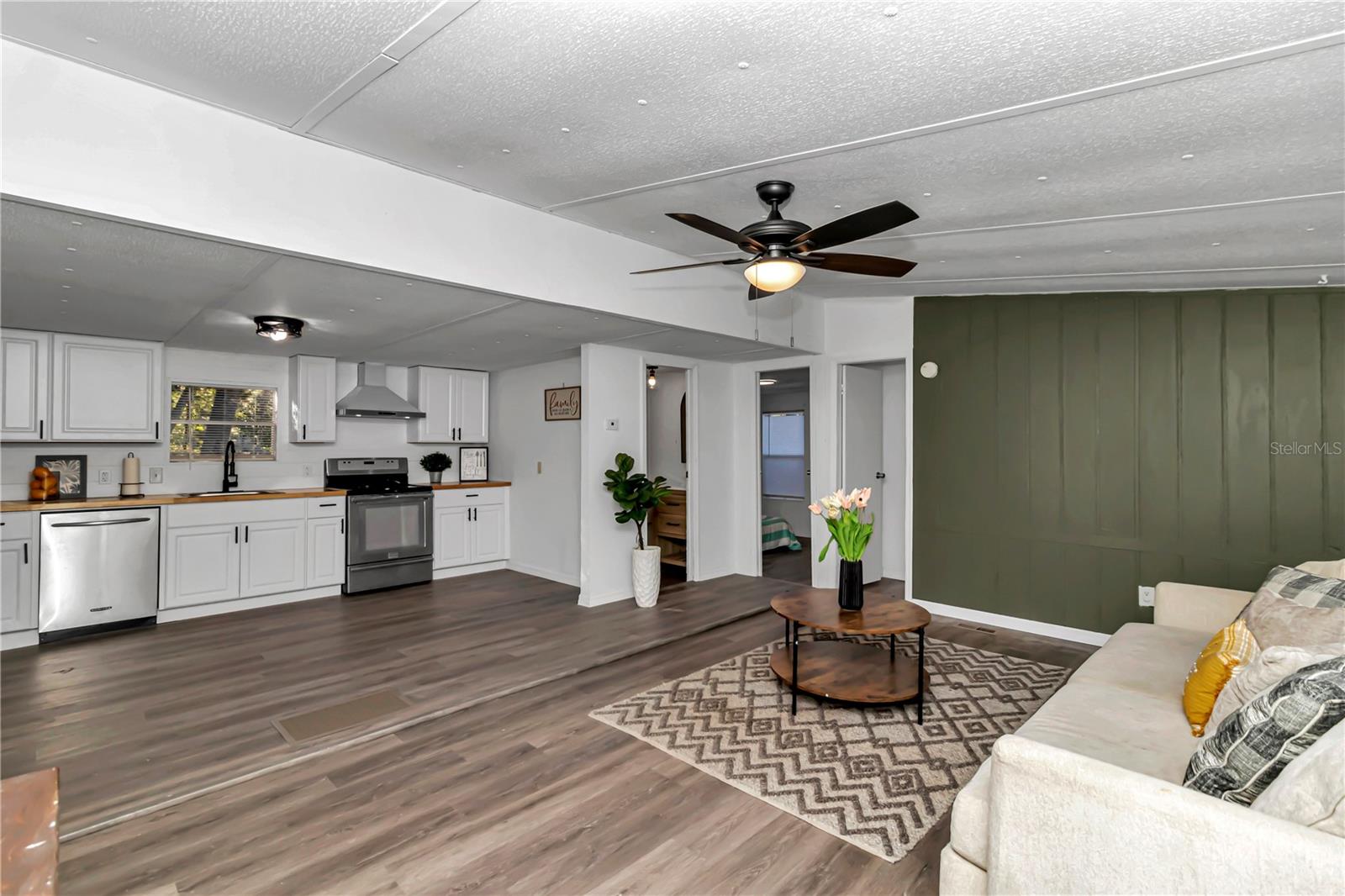 Image 3 of 8 For 1000 118th Terrace