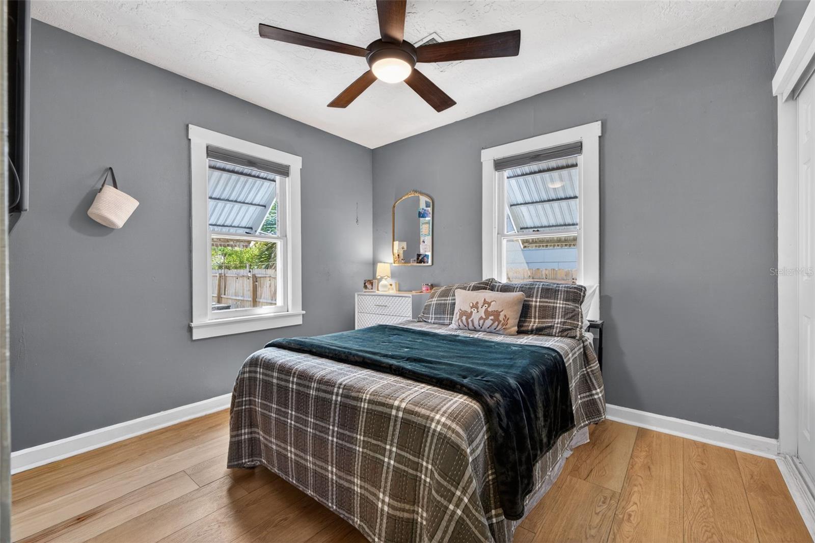 Image 17 of 30 For 2566 14th Avenue N