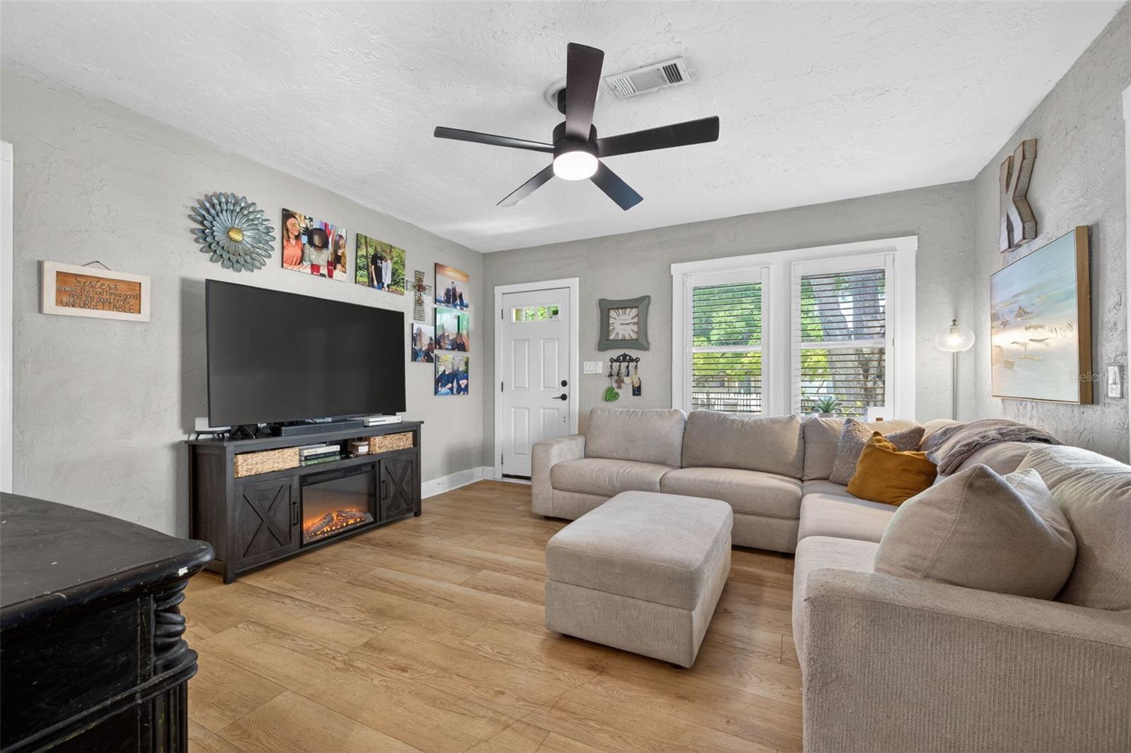 Image 5 of 30 For 2566 14th Avenue N