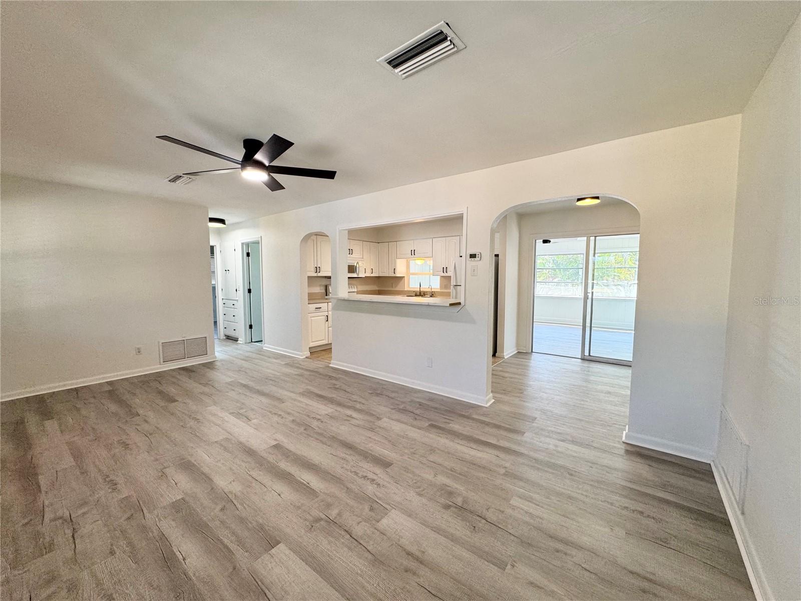 Image 6 of 30 For 637 Beltrees Street