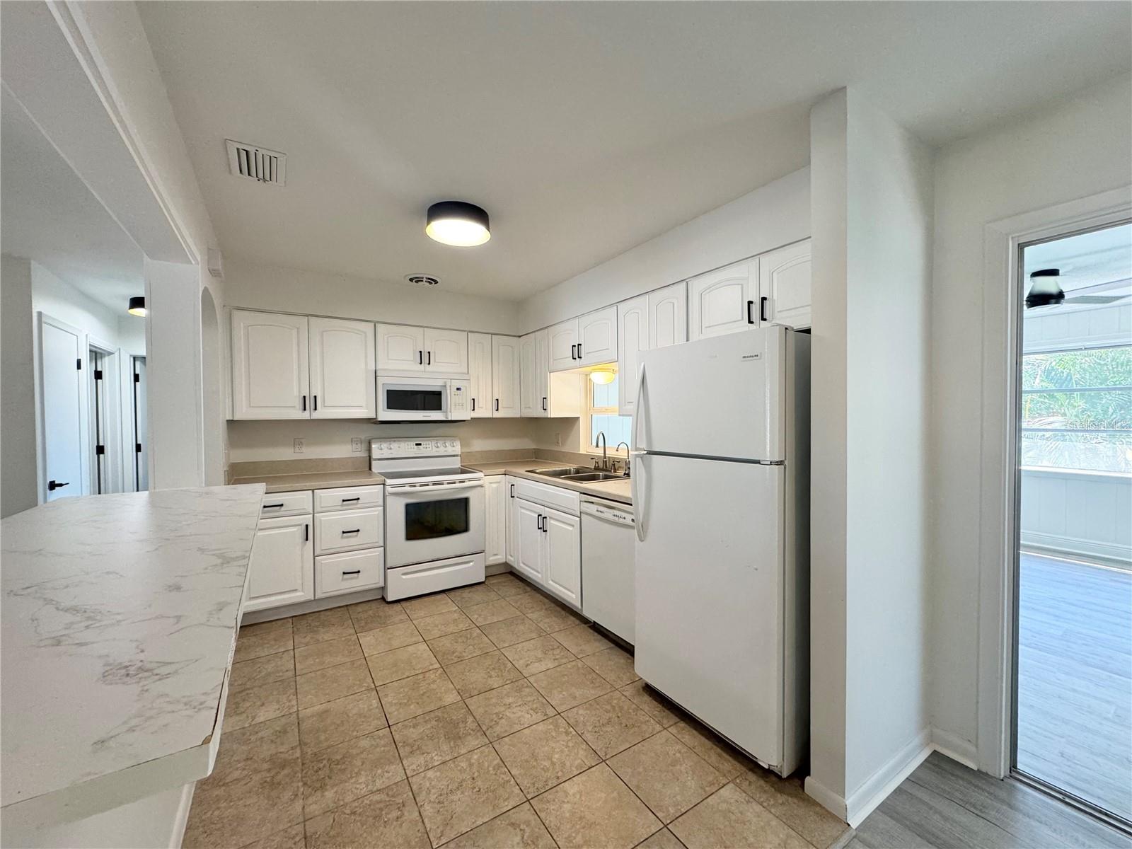 Image 7 of 30 For 637 Beltrees Street