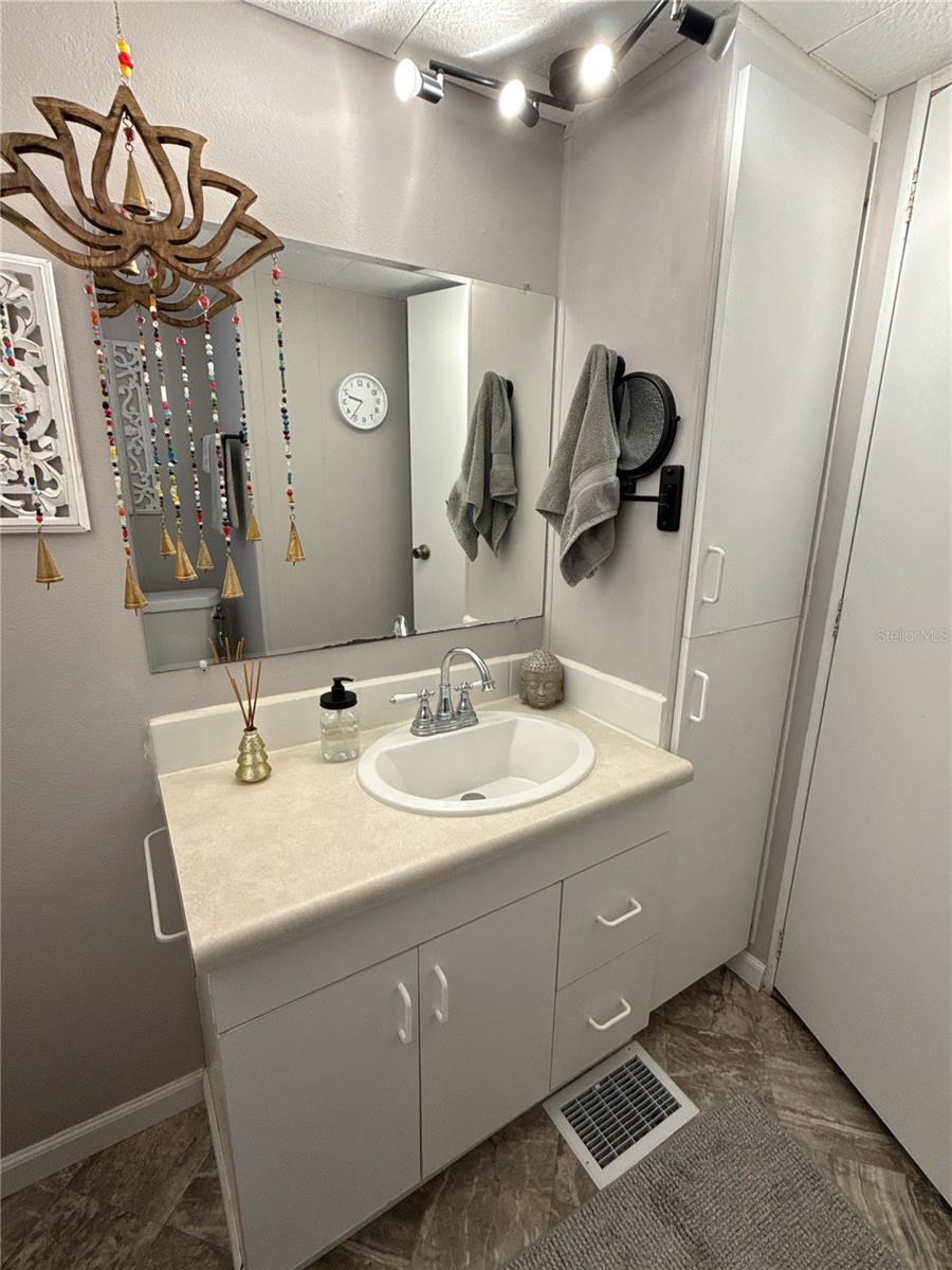 Image 16 of 19 For 7213 Mount Essex Drive Ne 514