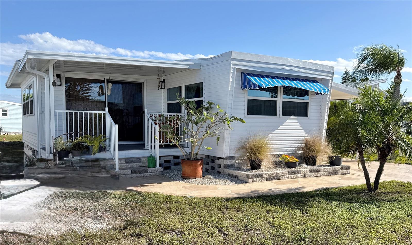 Image 2 of 19 For 7213 Mount Essex Drive Ne 514