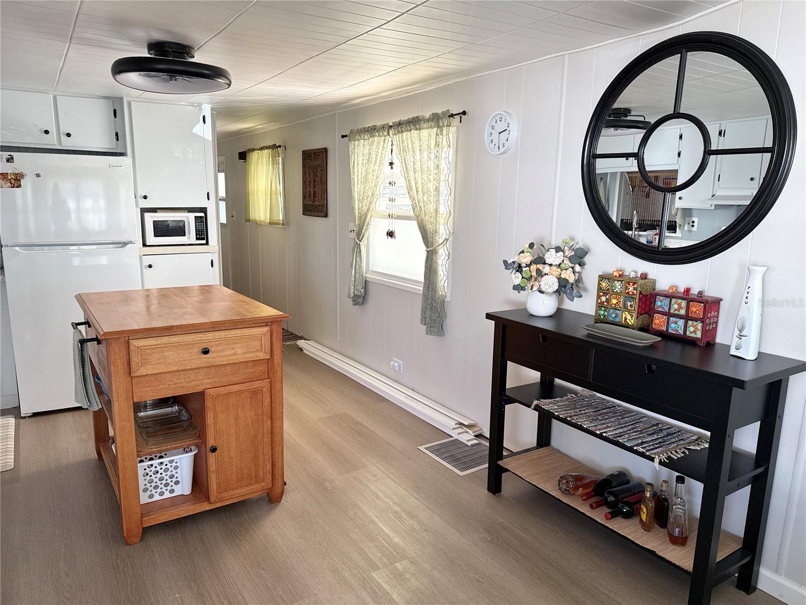 Image 8 of 19 For 7213 Mount Essex Drive Ne 514