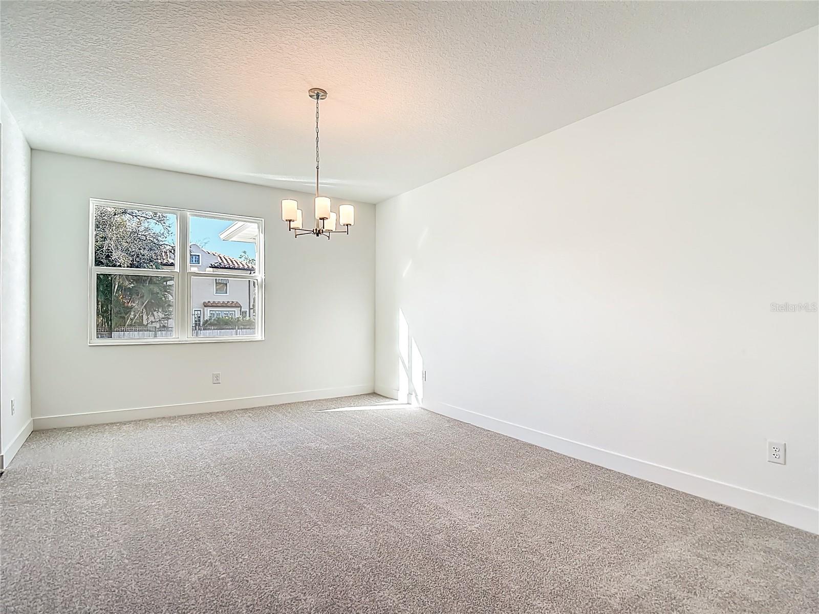 Listing photo id 9 for 4614 Euclid Avenue