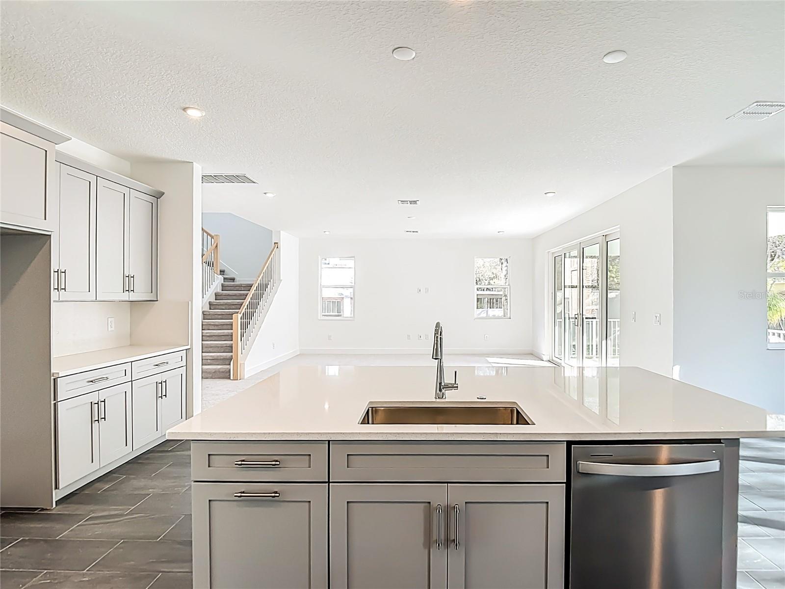 Listing photo id 14 for 4614 Euclid Avenue